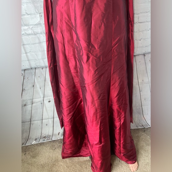 Beautifully Modest Red Sleeveless Formal Long Dress size 6 - Picture 4 of 15